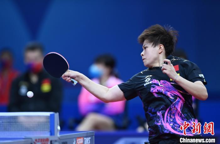 育场和成千 育场和成千