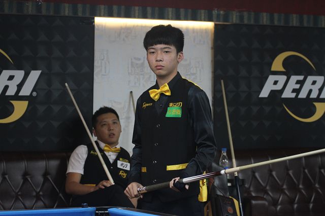 件稍逊的球 件稍逊的球