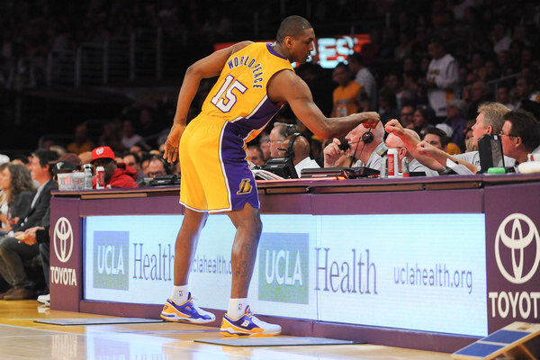 挥空后后退 挥空后后退